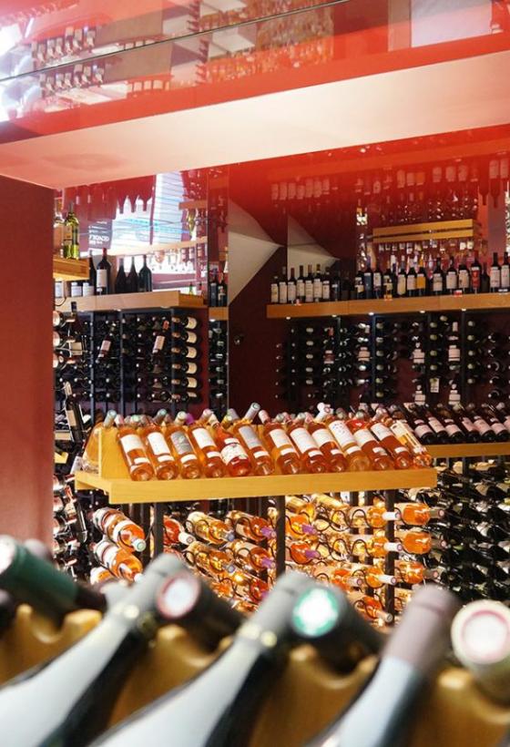 Large choix de vins CAVAVIN La Baule 